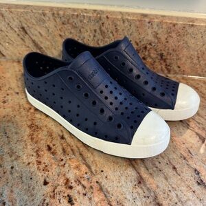 NATIVE Size 3 Youth Navy Slip on Sneakers Sandals Shoes for Boys or Girls